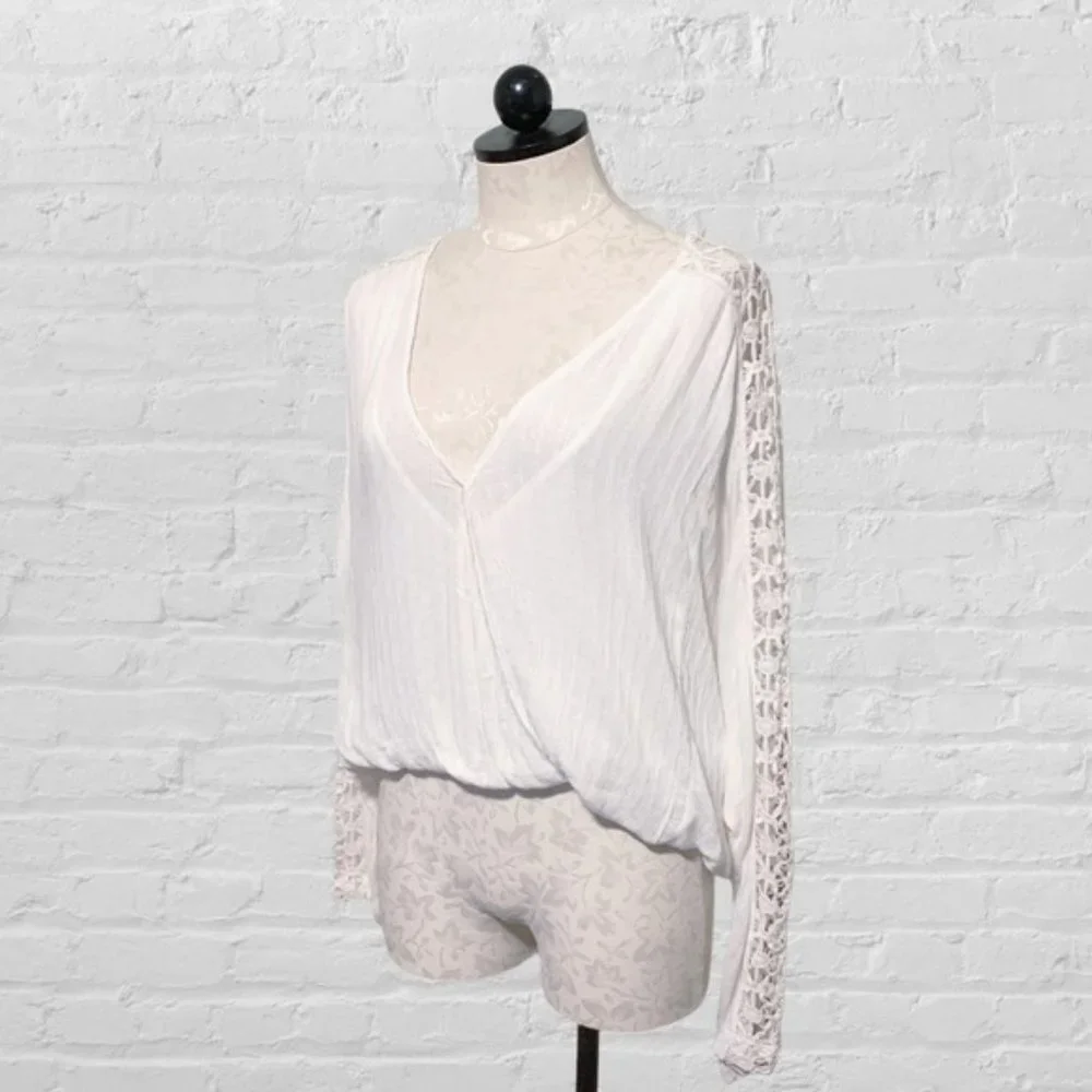 Free People neck white